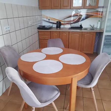 Pod Debem Lägenhet *